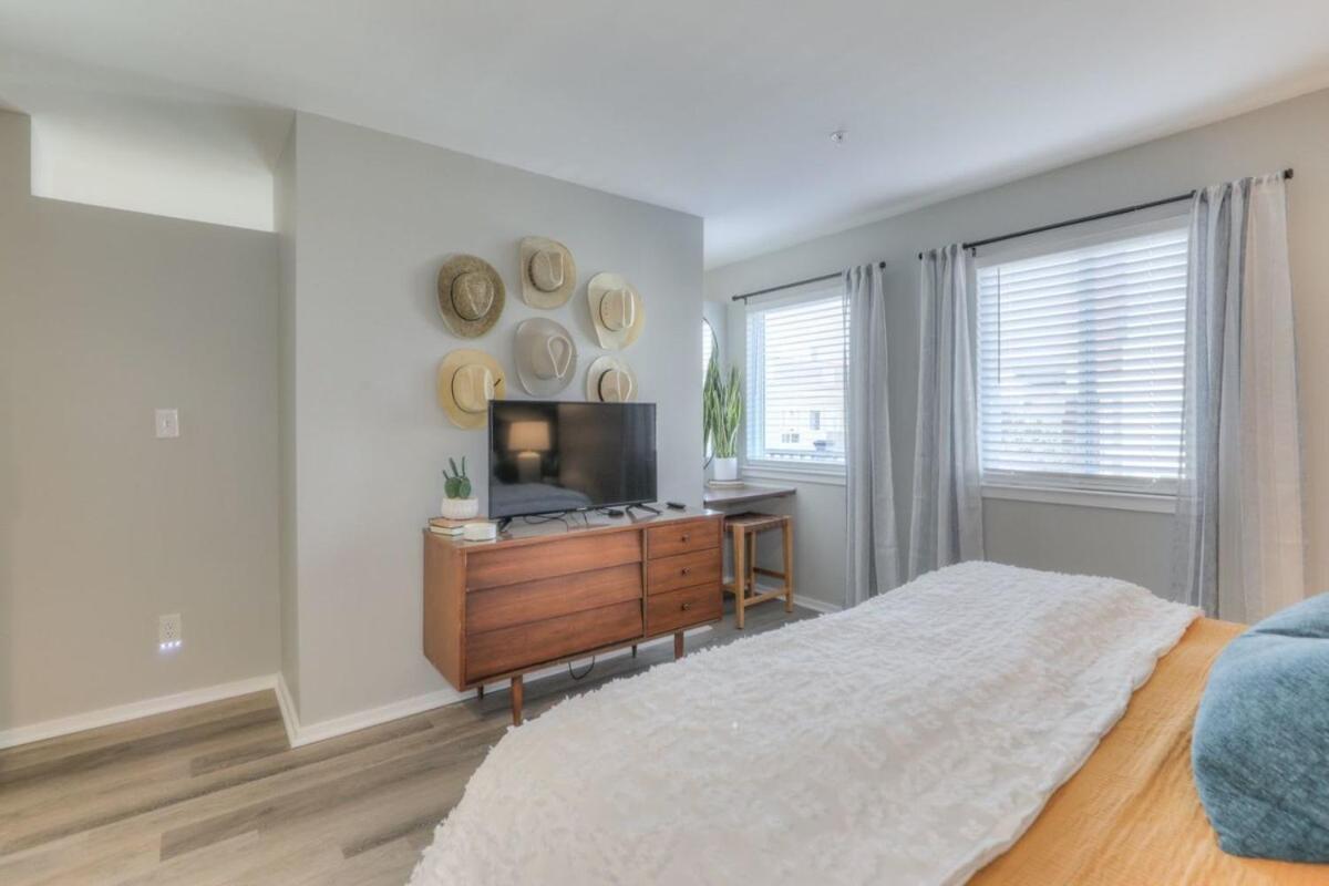 Walk To Broadway Riverfront Condo With Pool Нэшвилл Экстерьер фото
