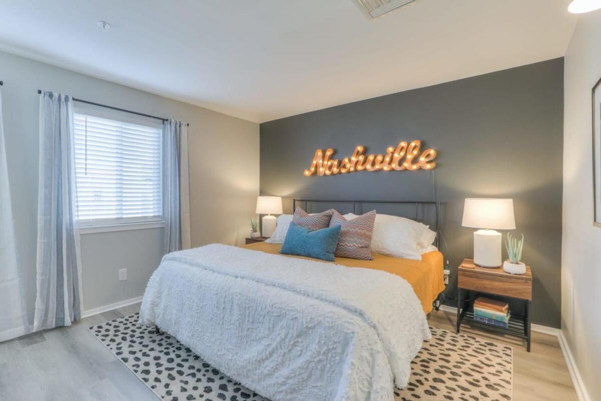 Walk To Broadway Riverfront Condo With Pool Нэшвилл Экстерьер фото
