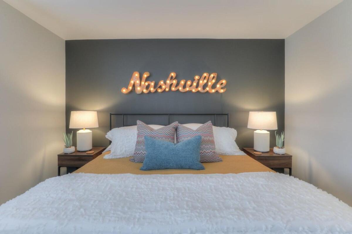 Walk To Broadway Riverfront Condo With Pool Нэшвилл Экстерьер фото