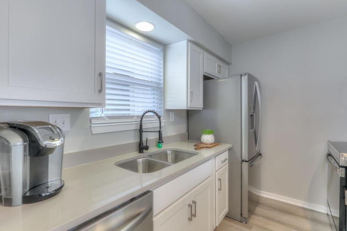 Walk To Broadway Riverfront Condo With Pool Нэшвилл Экстерьер фото