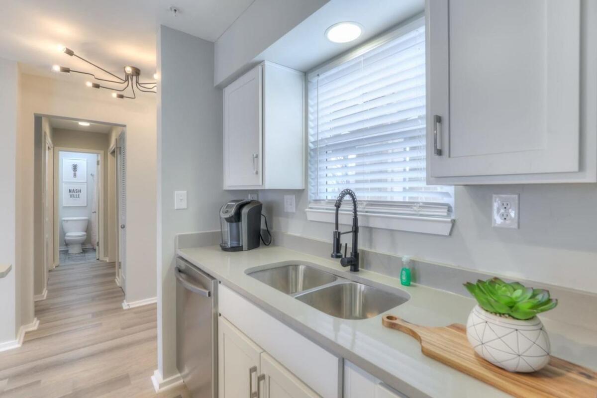 Walk To Broadway Riverfront Condo With Pool Нэшвилл Экстерьер фото