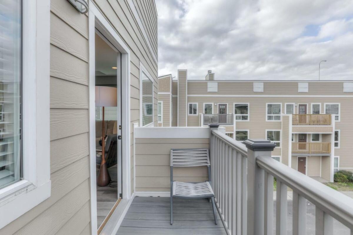 Walk To Broadway Riverfront Condo With Pool Нэшвилл Экстерьер фото