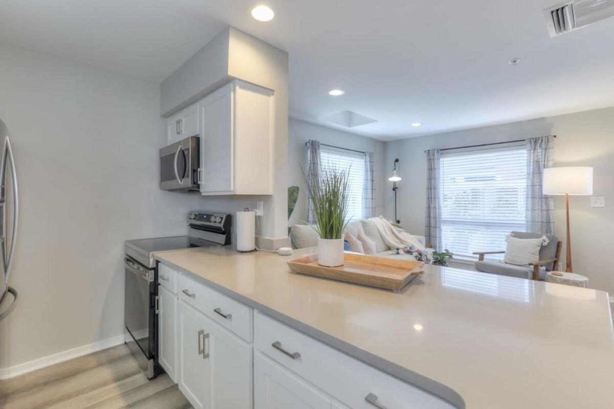 Walk To Broadway Riverfront Condo With Pool Нэшвилл Экстерьер фото