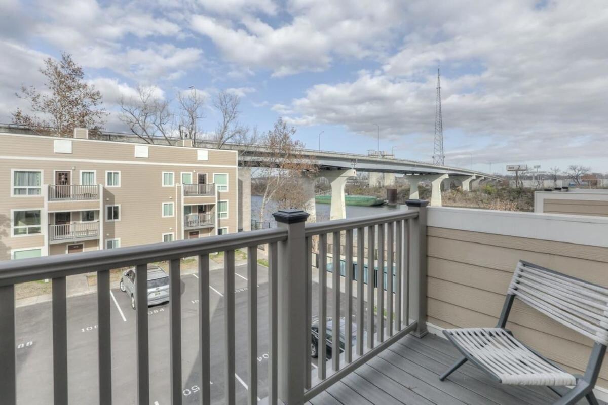 Walk To Broadway Riverfront Condo With Pool Нэшвилл Экстерьер фото
