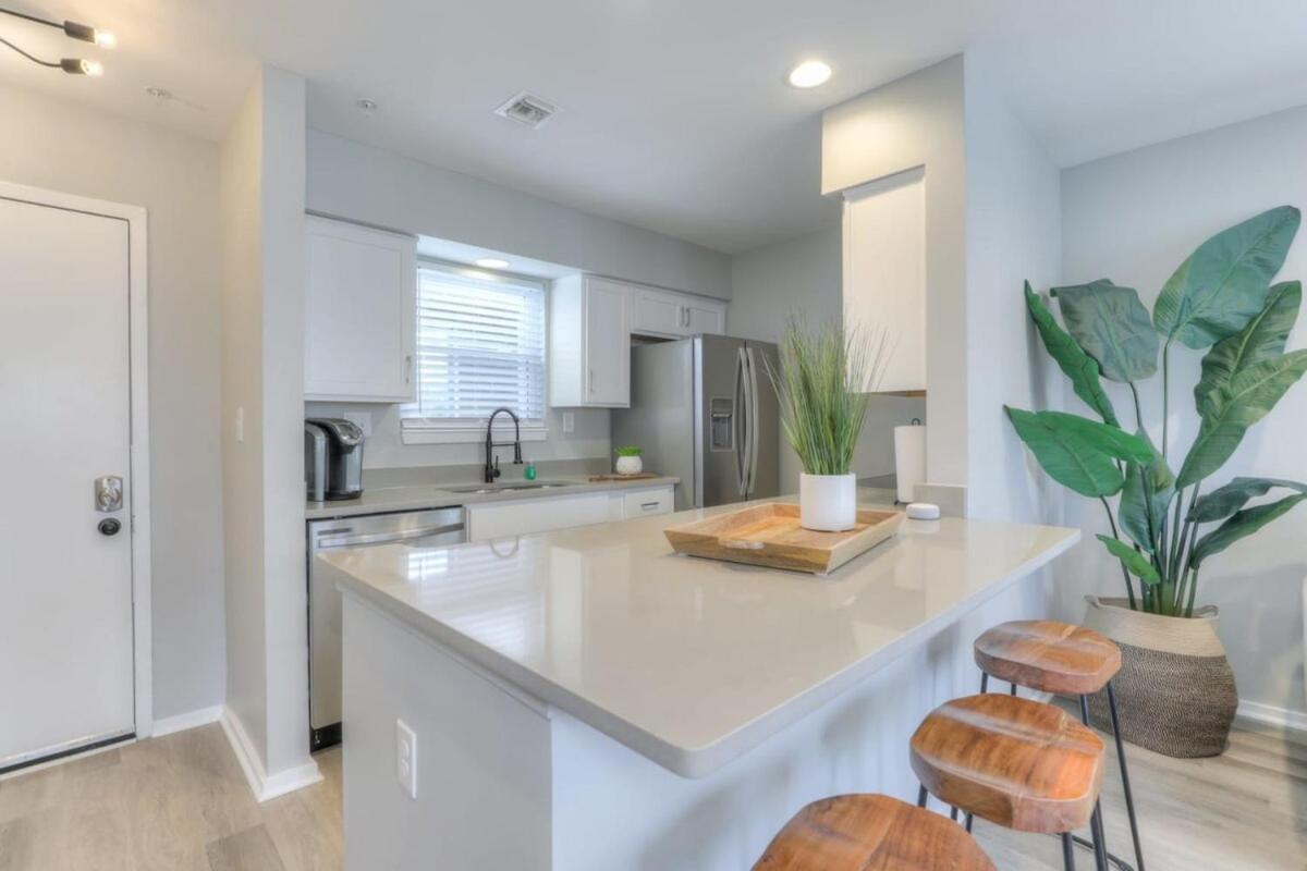 Walk To Broadway Riverfront Condo With Pool Нэшвилл Экстерьер фото