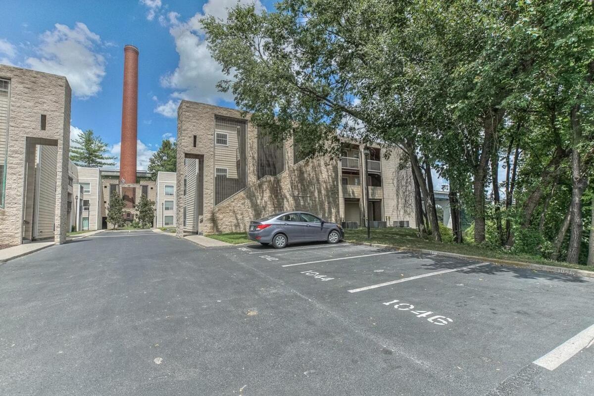 Walk To Broadway Riverfront Condo With Pool Нэшвилл Экстерьер фото